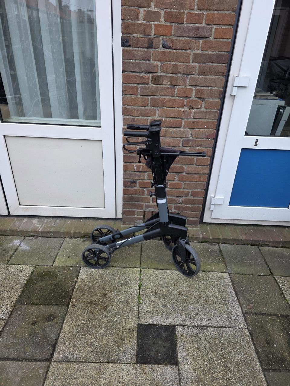 Rollator in goed staat met goed handrem-inklapbaar