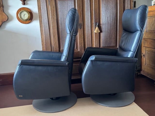 Prominent Twee relaxfauteuils/fauteuils /stoelen.
