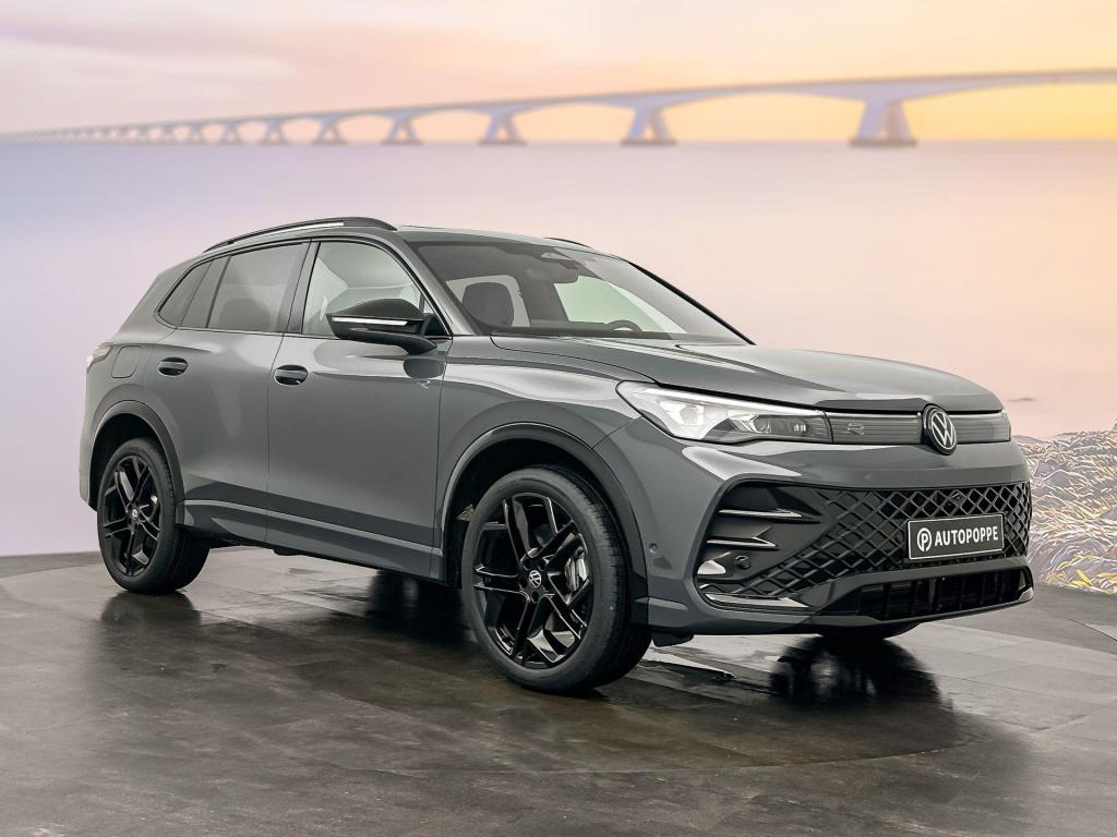 Volkswagen Tiguan r-line edition 272 plug in hybride black style pakket