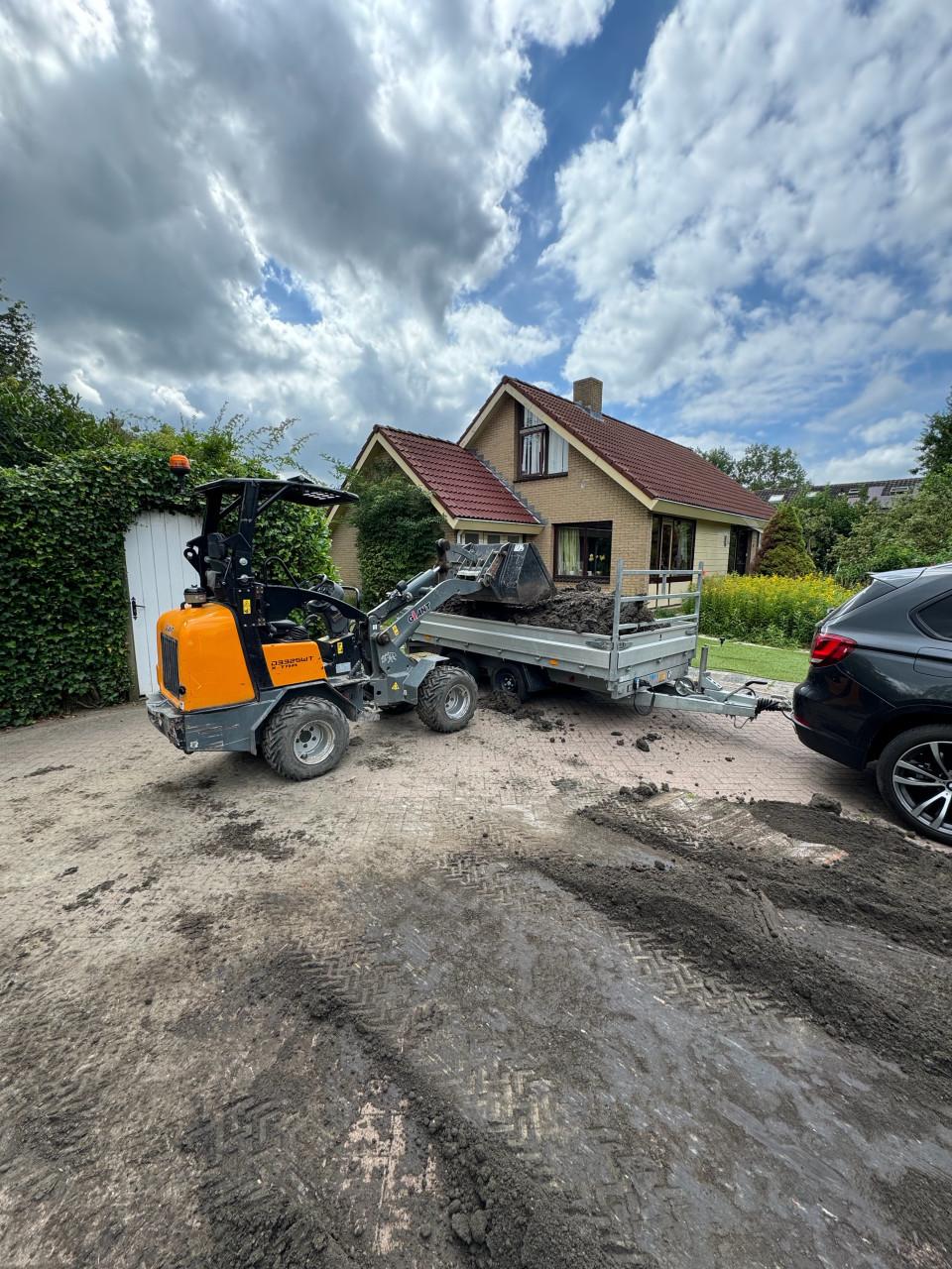 Minikraan mee machinist voor diverse werkzaamheden in u tuin