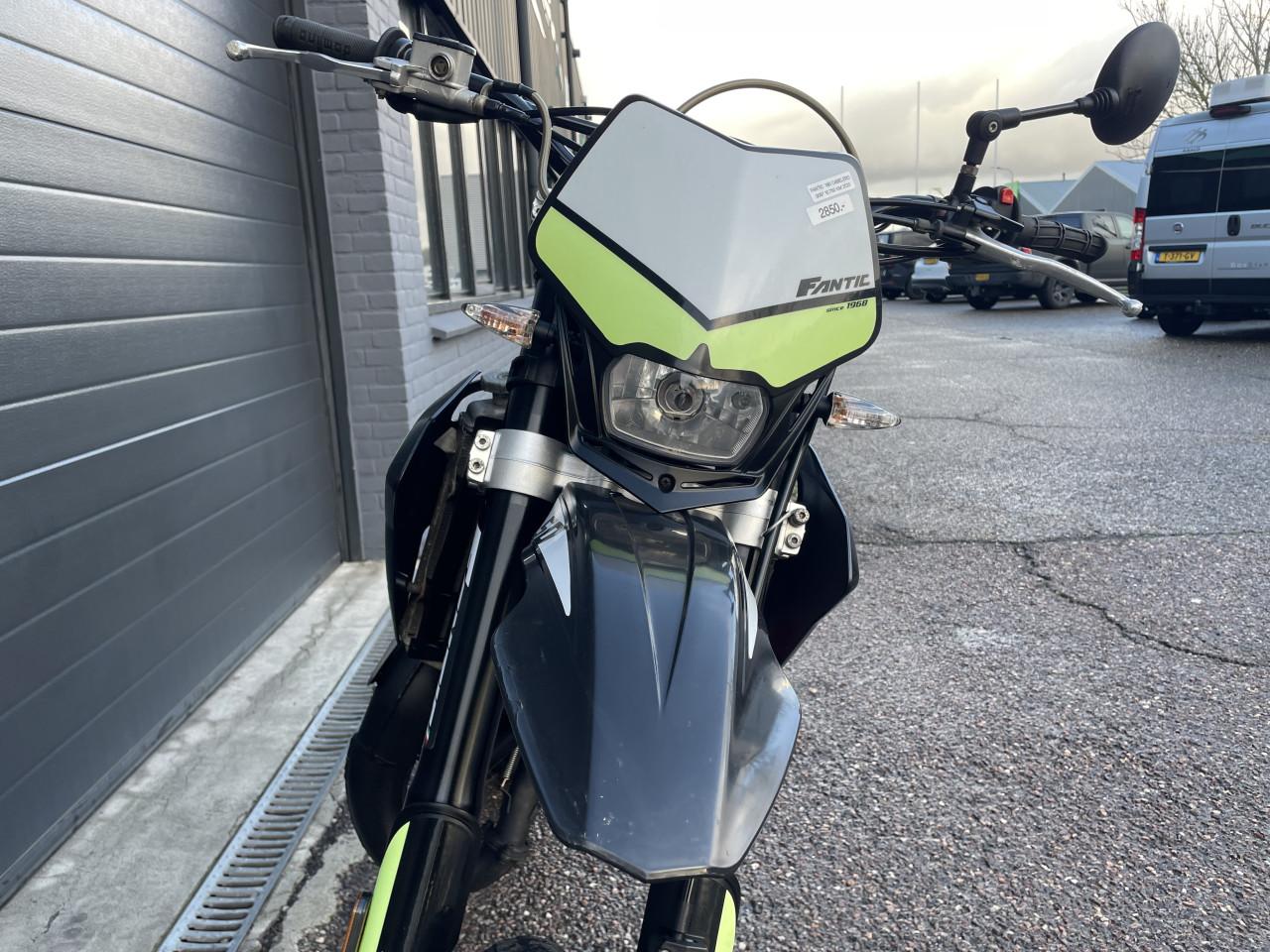 FANTIC 50 SCHAKELBROMMER