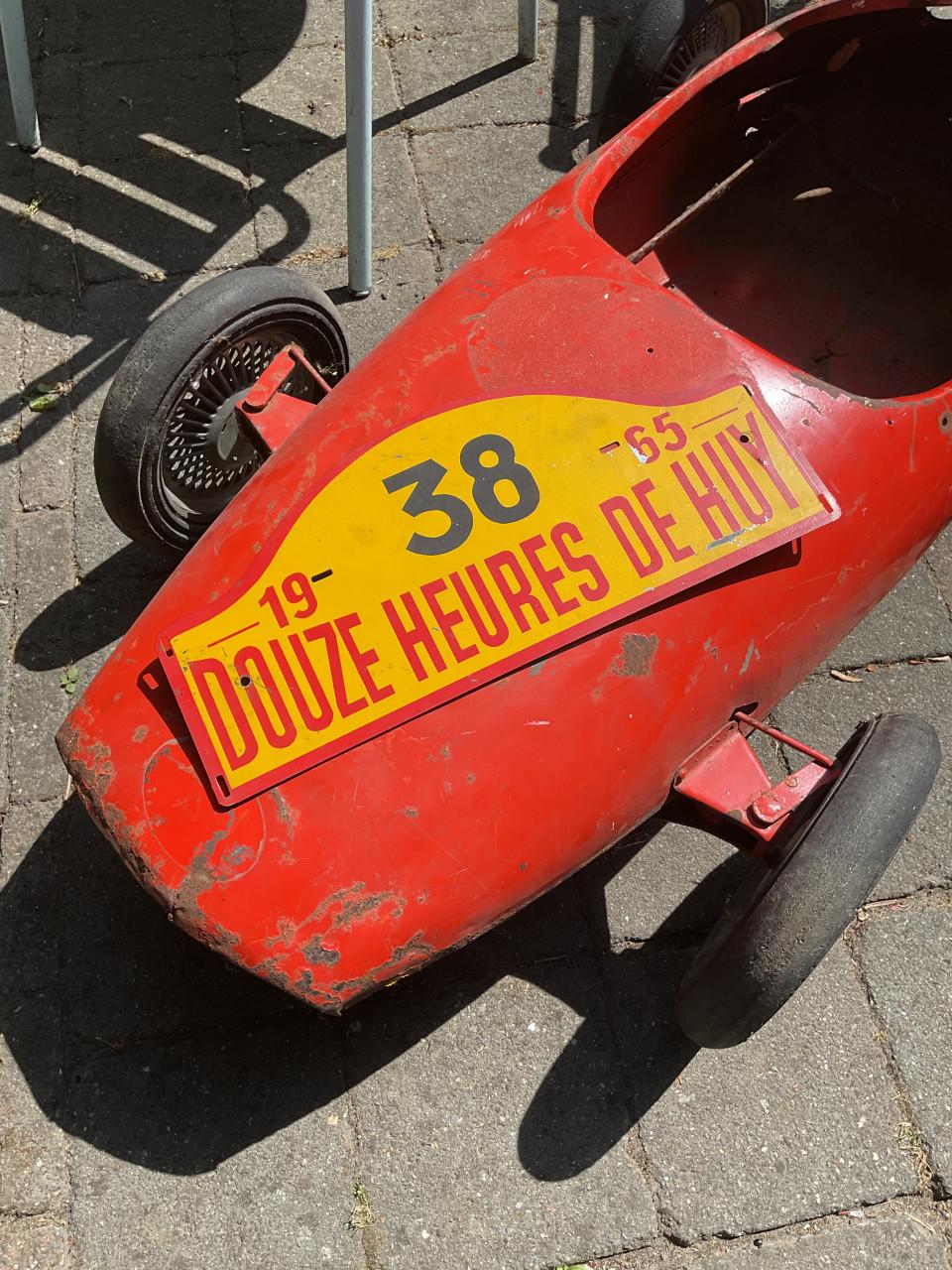 Vintage metalen rallyschilden