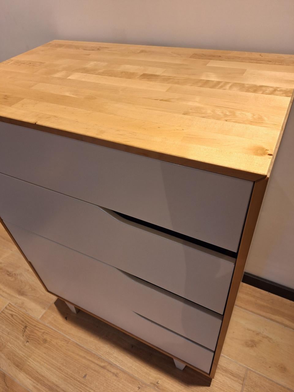 Ladenkast met hout en wit