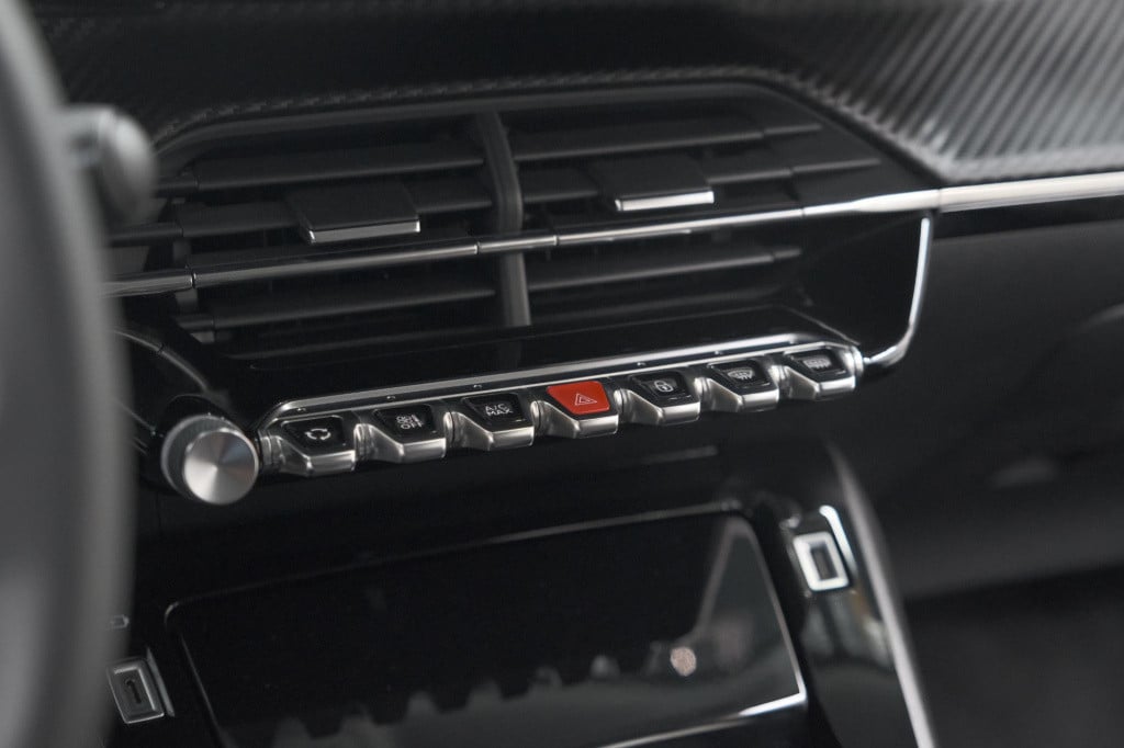 Peugeot 2008 puretech 102 allure pack | camera | apple carplay | parkeersen