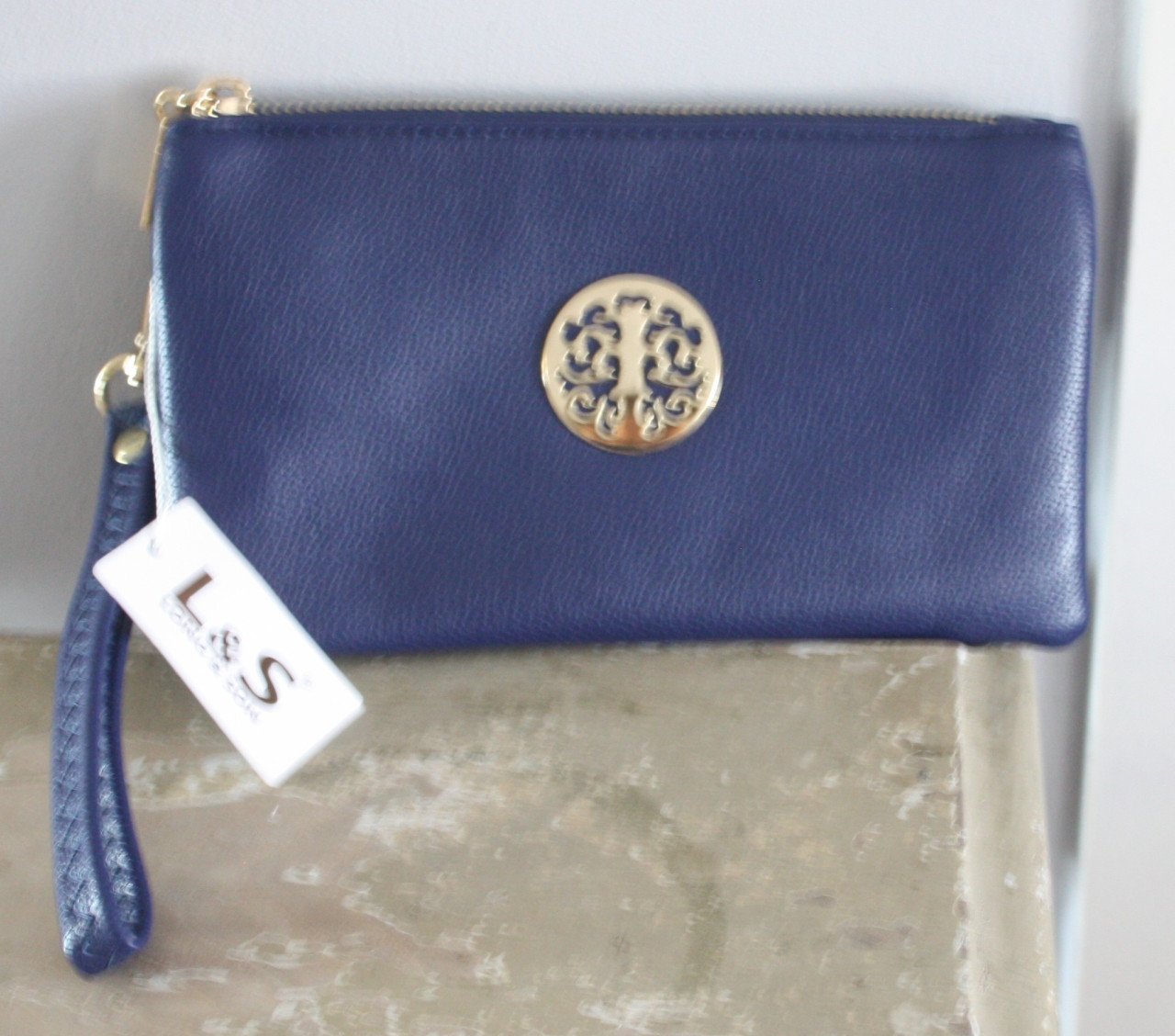 Nieuwe blauw clutch met goudkleurige embleem