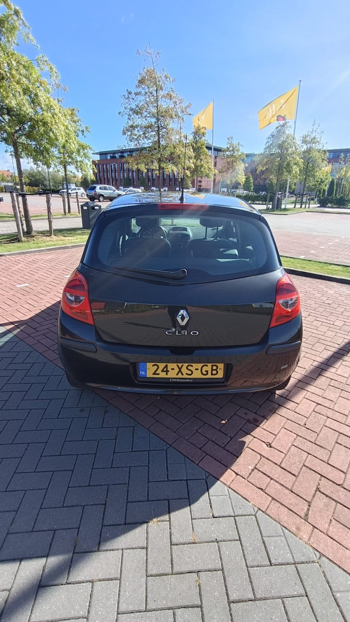 Renault Clio 1.6 16V 82KW 5-DRS 2007 Zwart
