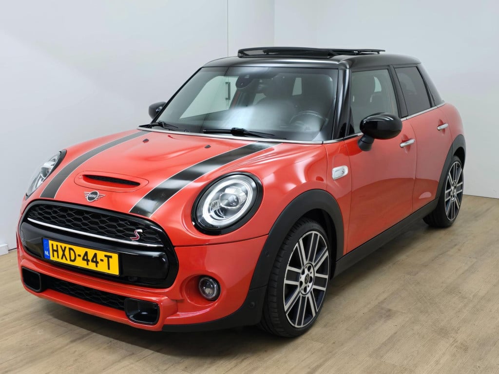 Mini Cooper mini occasion 2.0 automaat | 5 deurs en maar 1 van in nl | twee