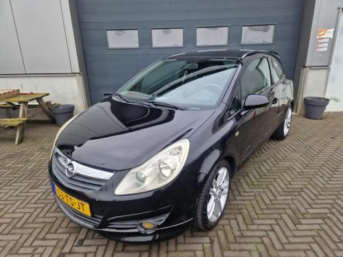TE KOOP OPEL CORSA 1.4 16V SPORT MET AIRCO EN TREKHAAK