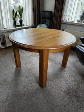 Massief eiken tafel uitschuifbaar inclusief stoelen