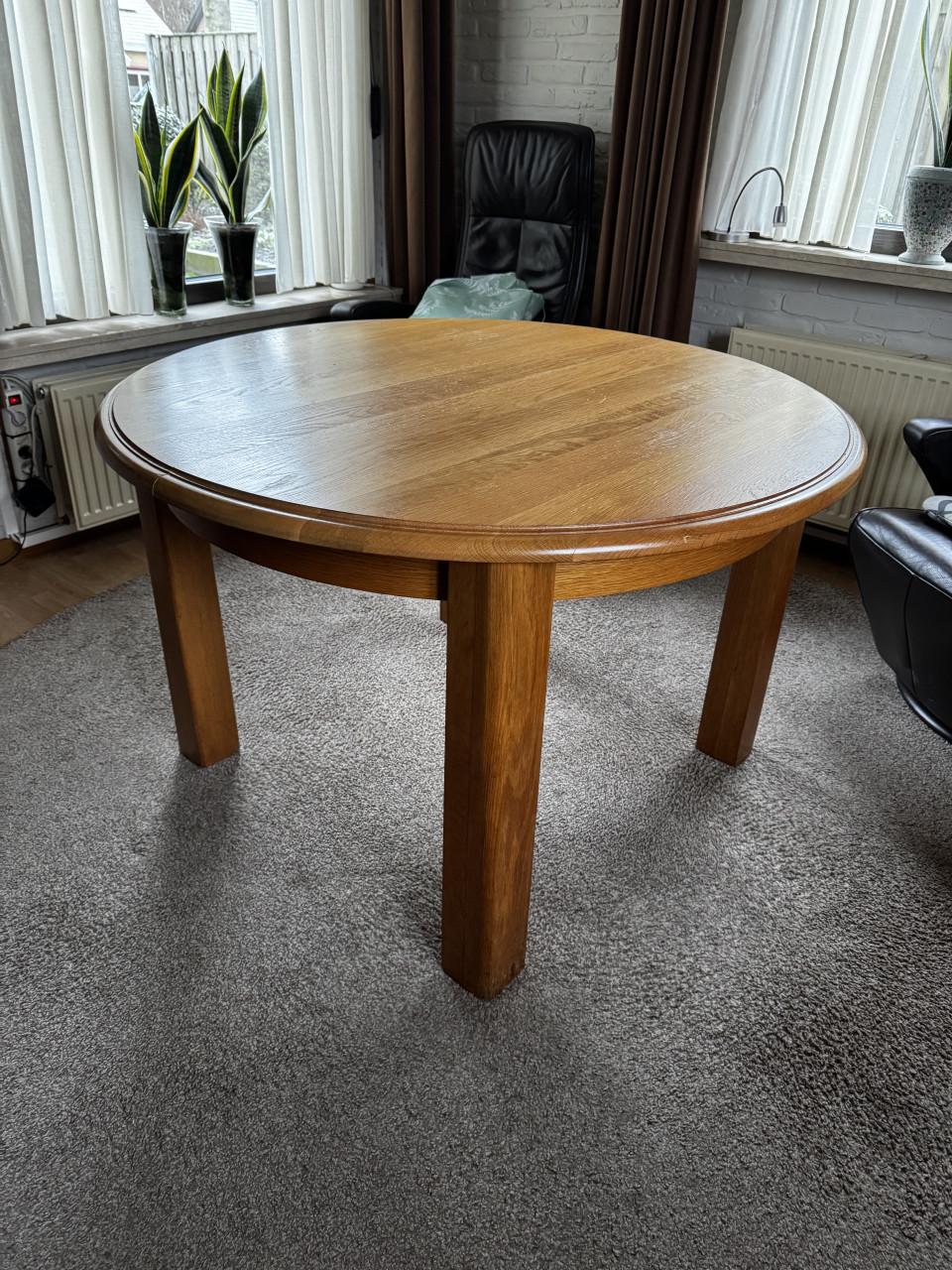 Massief eiken tafel uitschuifbaar inclusief stoelen