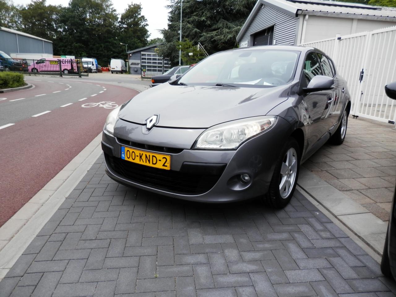 Auto Garant Biedt Aan: Renault Megane 1.6 Dynamique