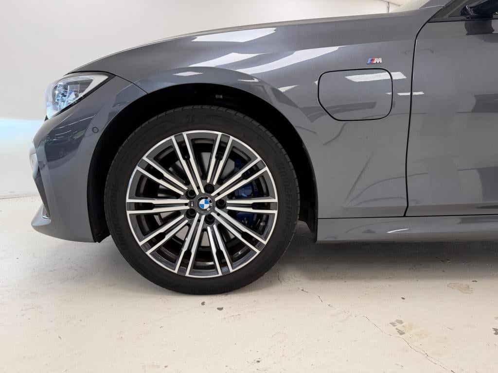 BMW 3-serie 330e m-sport | schuif/kanteldak | elektrische stoelen | verwarm