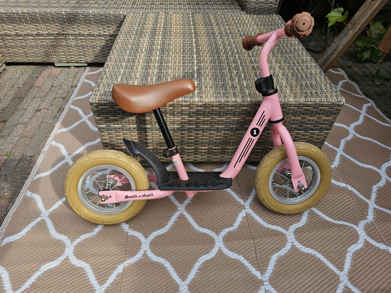 Roze Bandits and Angels loopfiets