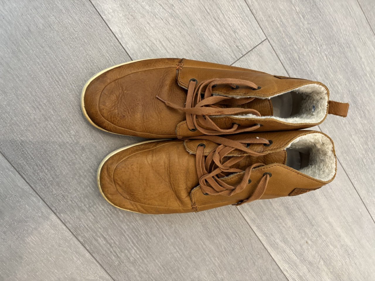 Bruine schoenen van Hub.