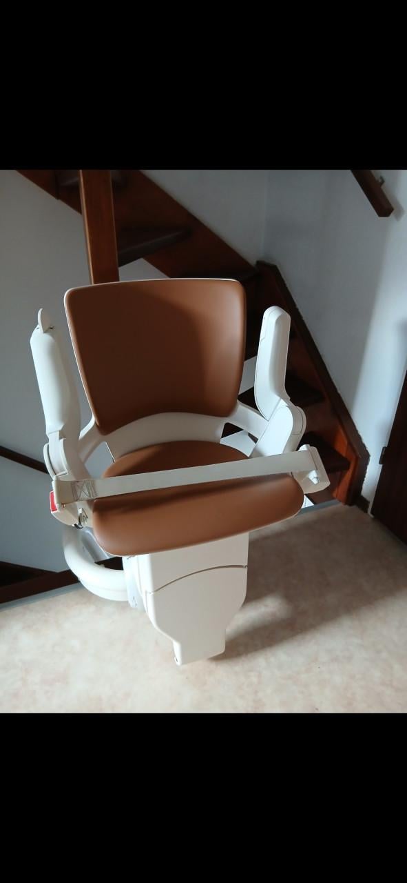 Traplift, 2 bochten naar links, 14 treden