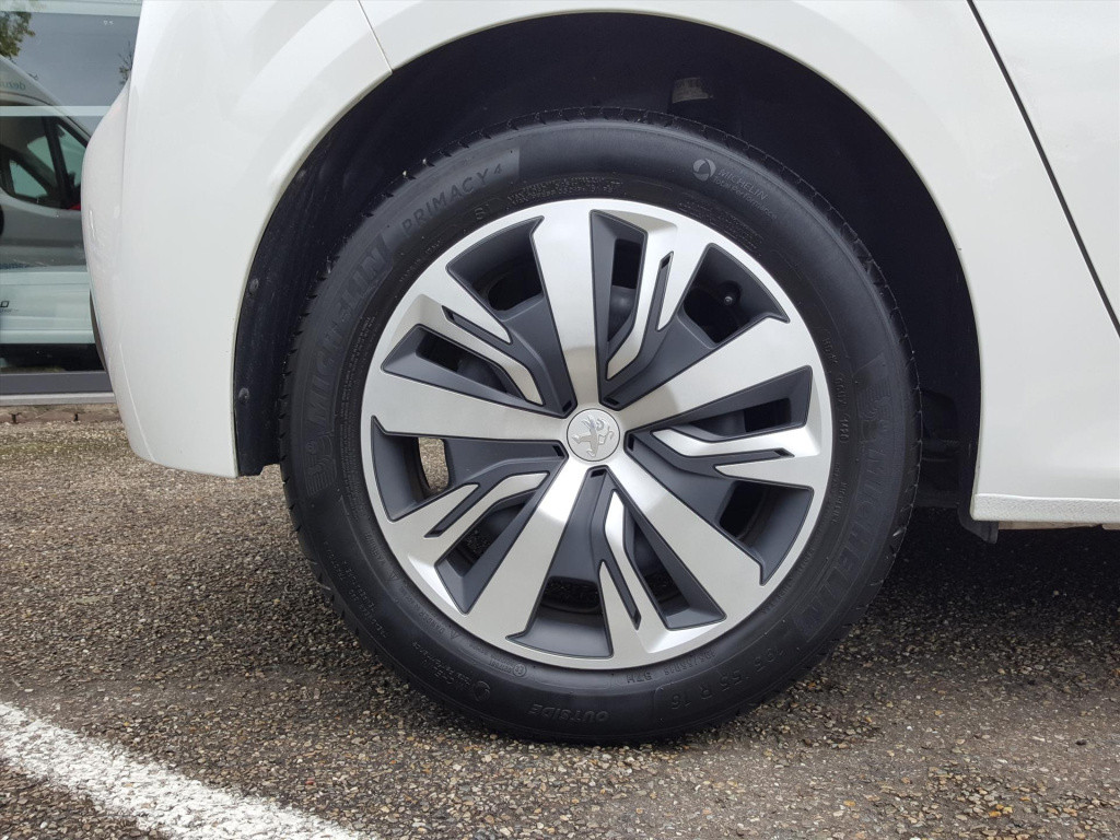 Peugeot 208 1.2 puretech 100pk active airco | cruise control navigatie via 