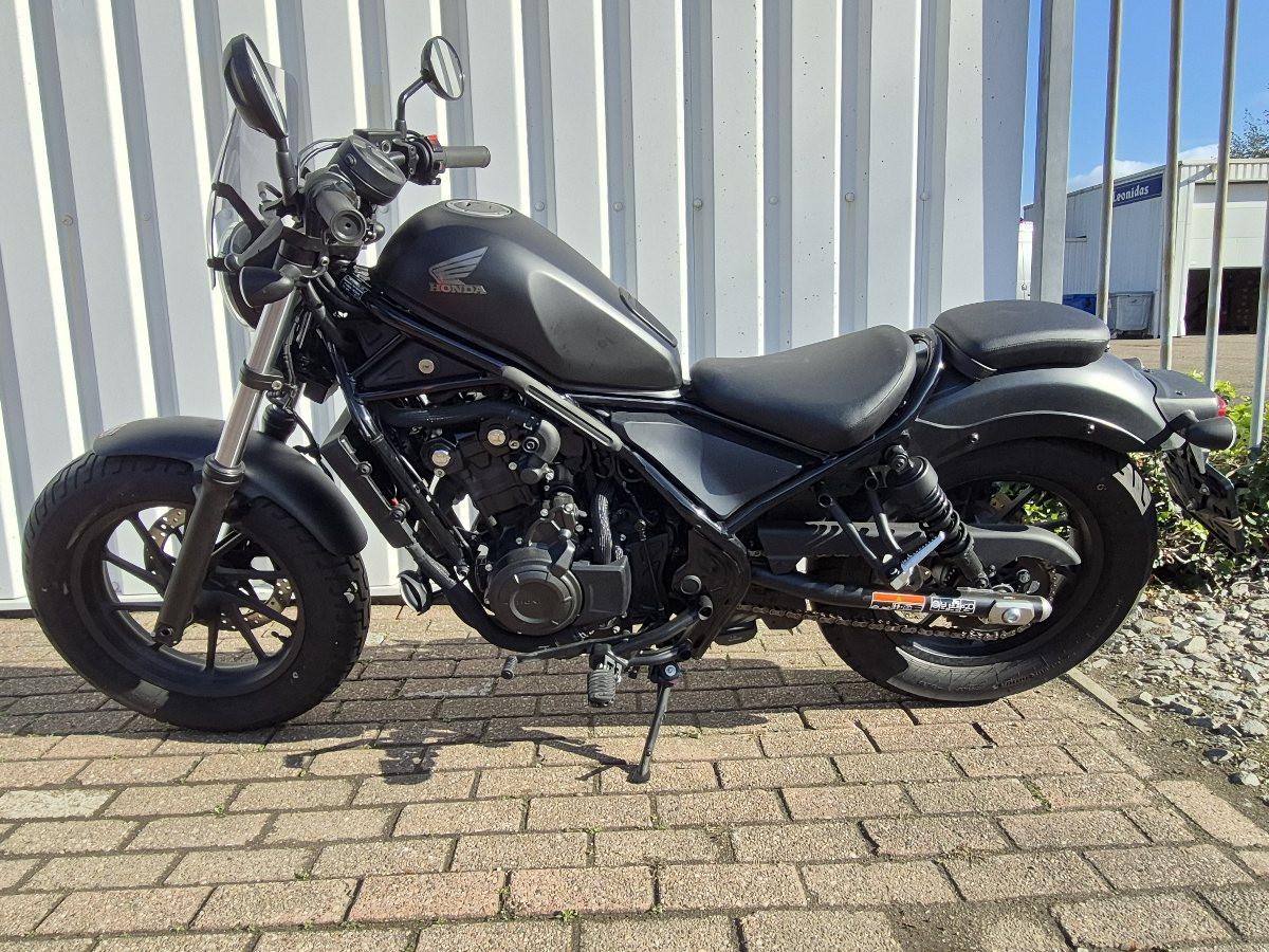 Honda Rebel 500 uit 2025, nagenoeg nieuwe chopper