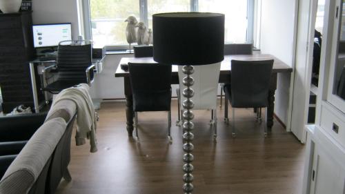 TE KOOP STAANDE LAMP VOOR 20 EURO