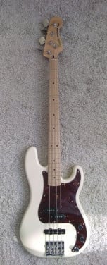 Squier Affinity PJ Bass Olympic White 2024 met upgrades, ZGAN
