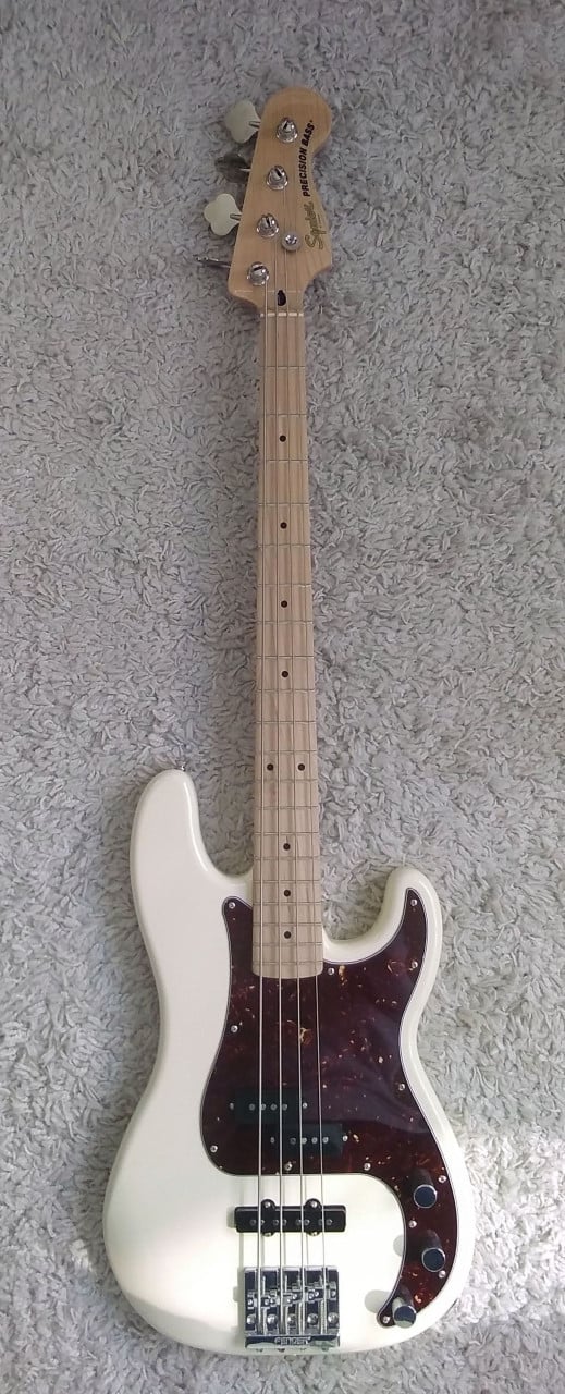 Squier Affinity PJ Bass Olympic White 2024 met upgrades, ZGAN