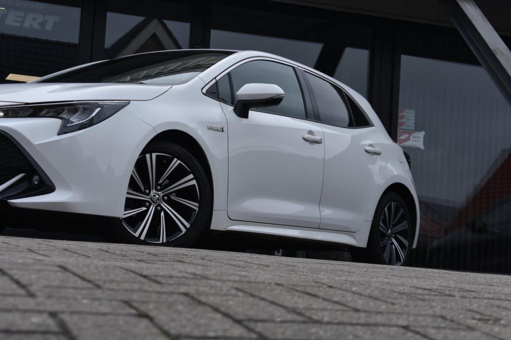 Toyota Corolla 1.8 hybrid dynamic | camera | apple carplay | android auto |