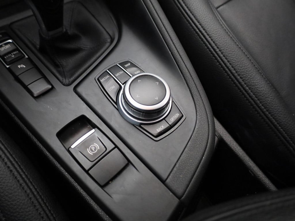 BMW X1 sdrive18i executive | automaat | navigatie | verwarmde stoelen | ele