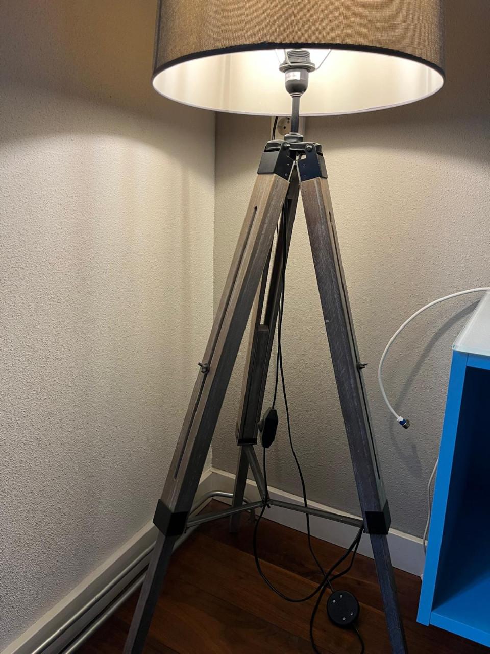 Vloerlamp met grijze kap 130 hoog