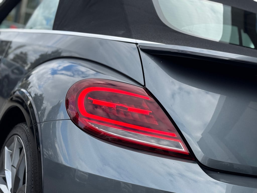 Volkswagen New Beetle cabriolet 1.4 tsi r-line * camera * led * 20 inch