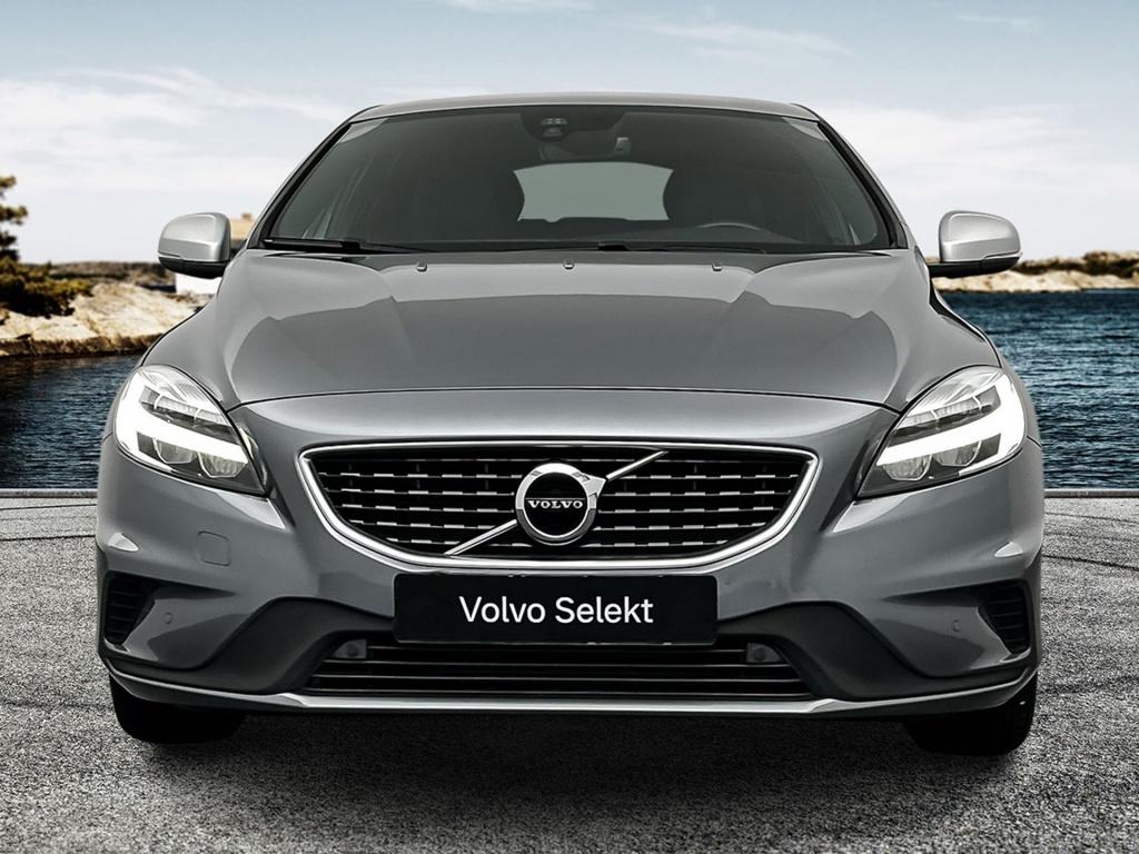 Volvo V40 t3 153pk aut6 polar+ sport| panodak| camera| h&k sound| trekhaak