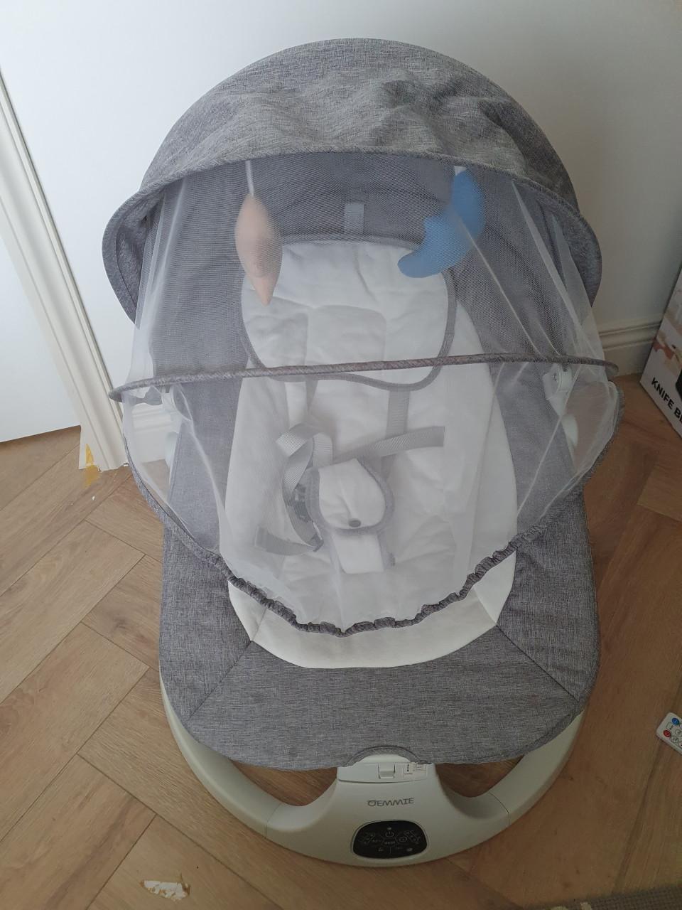 Oemmie elektrische baby wipstoel | muziek | gebruikt