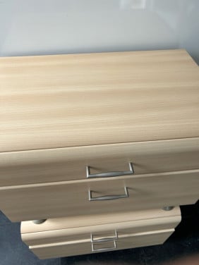 Te koop: 2 nachtkastjes