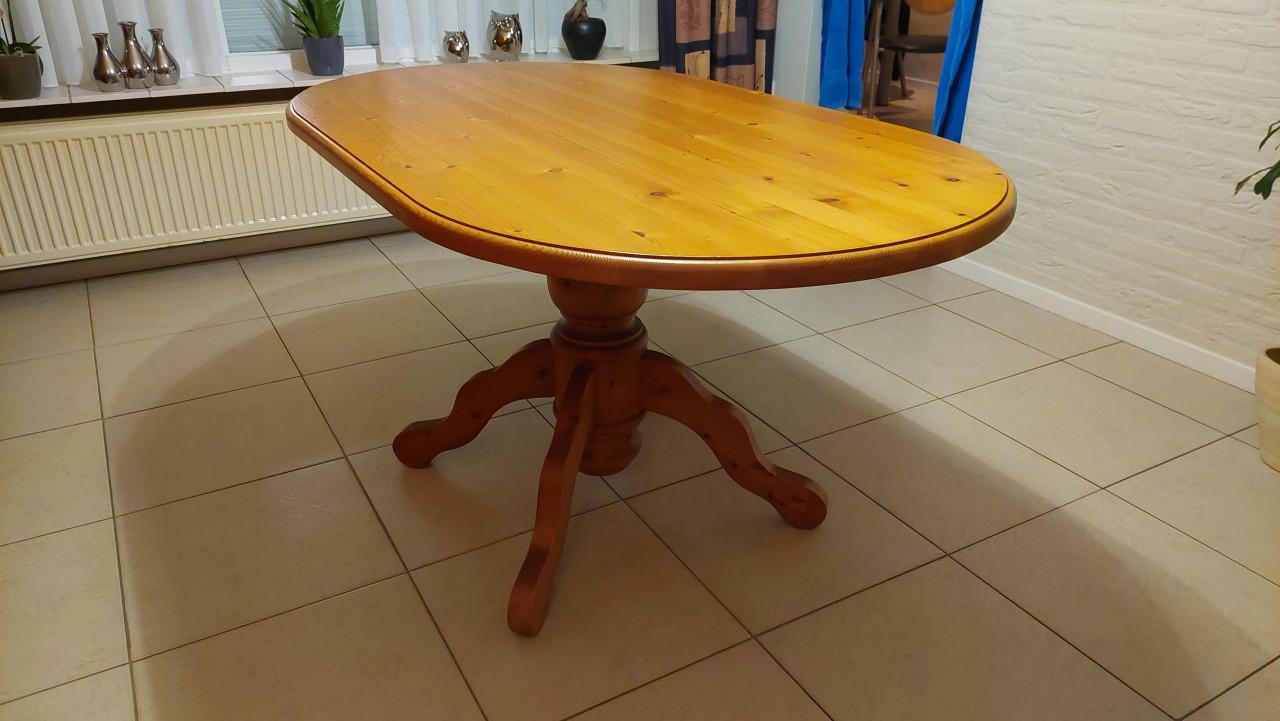 Grenenhouten eettafel