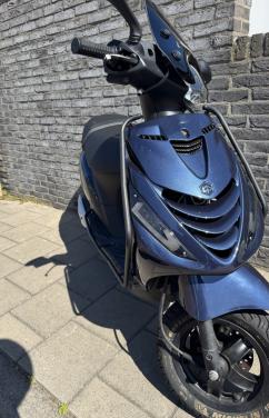 Piaggio Zip 2T (2017) • Midnight Blue SP • Full Option • Sito Plus