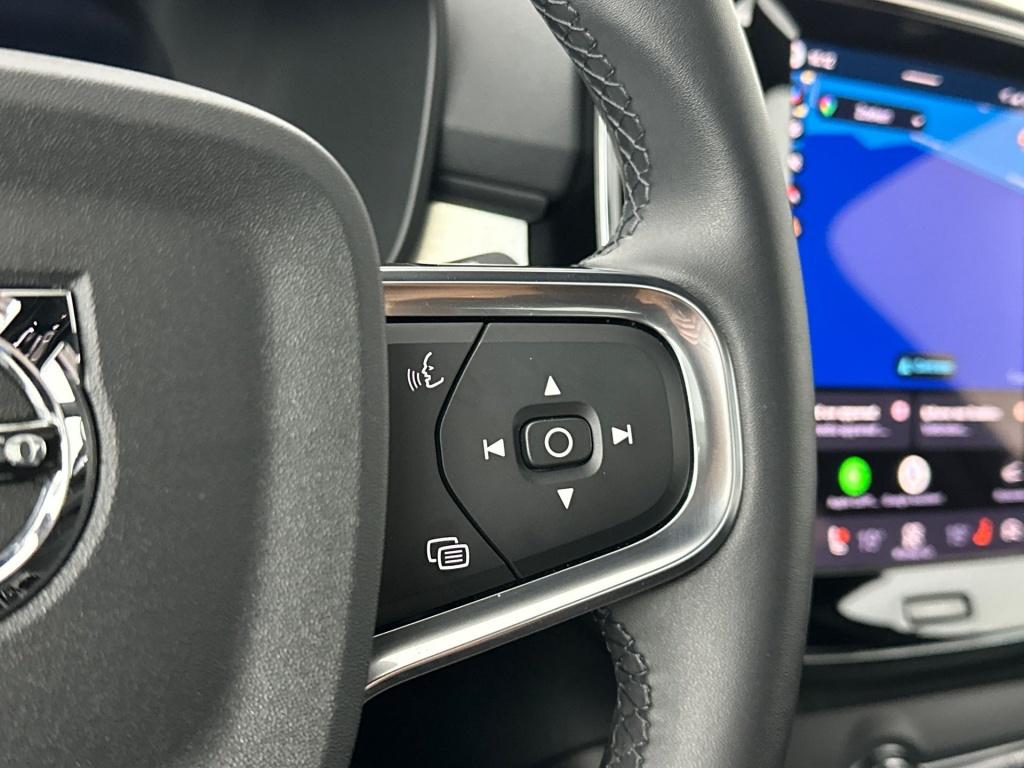 Volvo XC40 b4 197pk plus dark| camera| trekhaak| adap.cruise| h&k audio| pa
