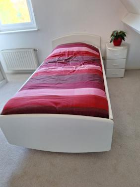 1 persoons bed inclusief nachtkastje