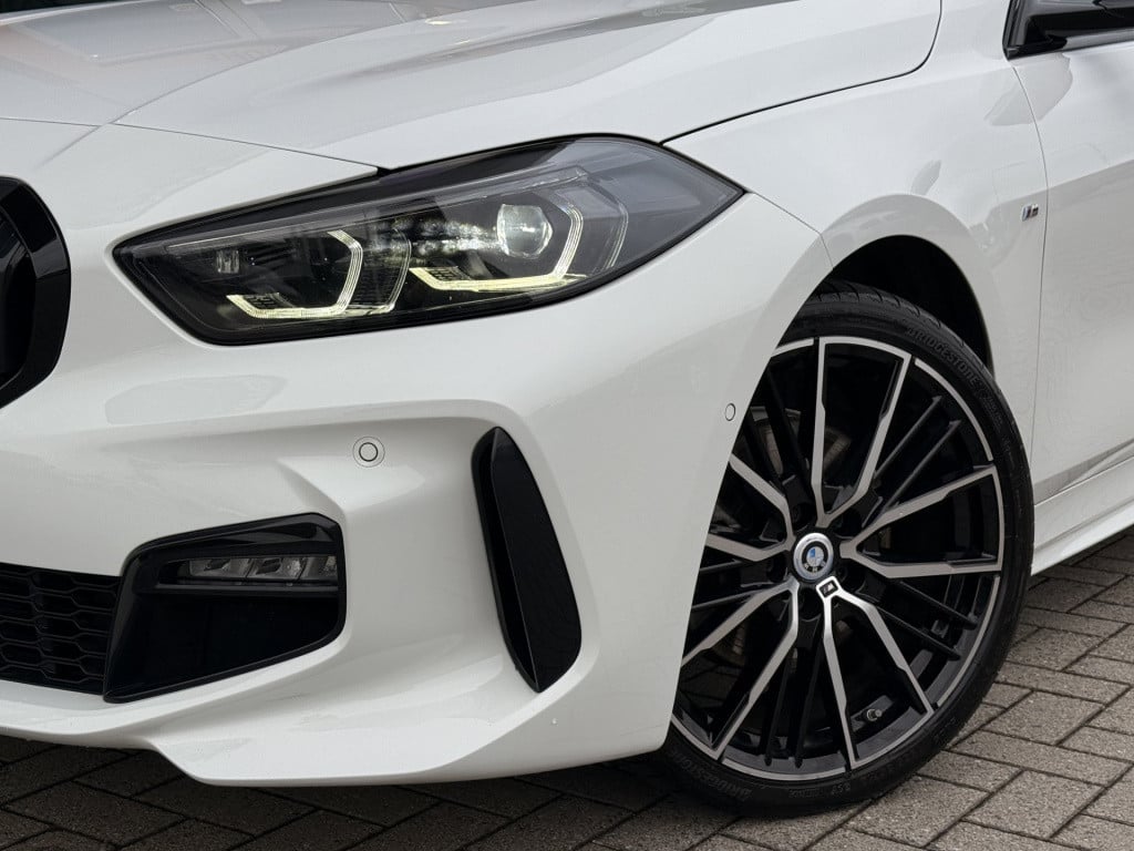 BMW 1 Serie 118i executive m-sport | stoelverwarming | led | stuurverwarmin