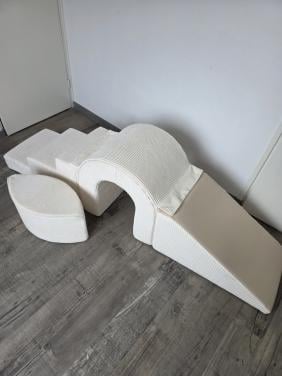 Beige foam/stoffen speeltoestel voor binnen