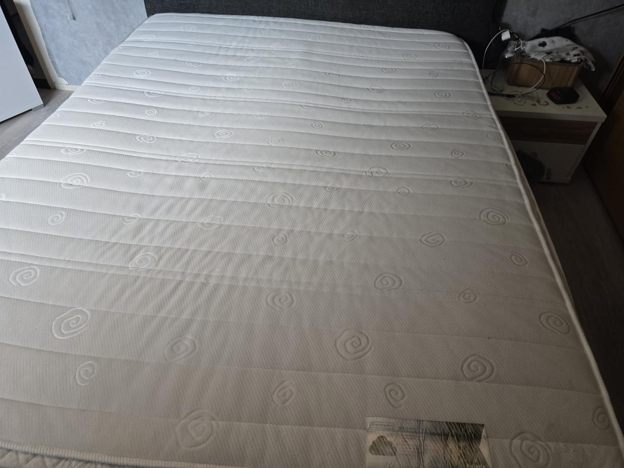 Gratis op te halen – Boxspring + Matras (160x200 cm)