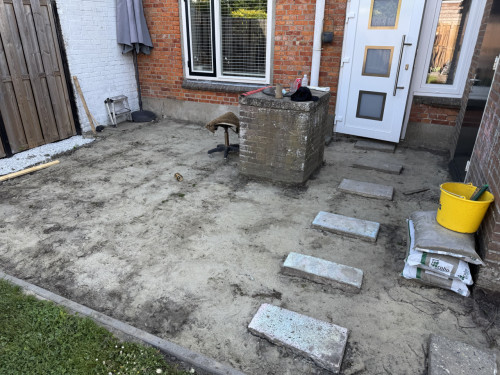 TUIN BETEGELEN MET SPOED GEZOCHT