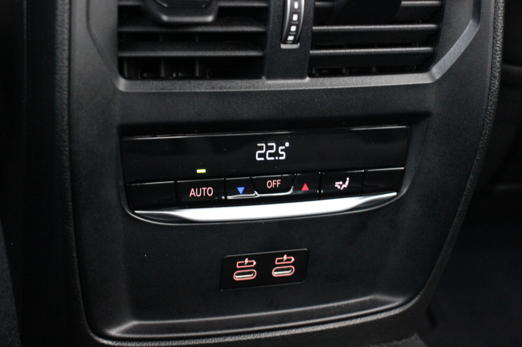 BMW 3-serie 320i m-sport | schuifdak | 20'' styling 795m | el trekhaak