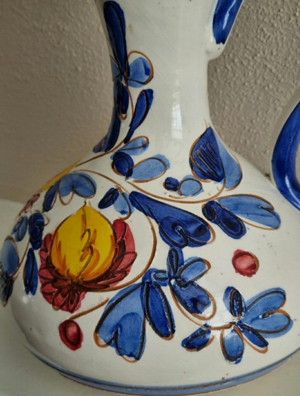 Handgeschilderde vintage Portugese schenkkan