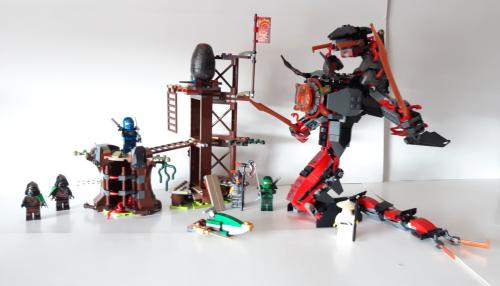 LEGO Ninjago 70626: De Komst van de Iron Doom