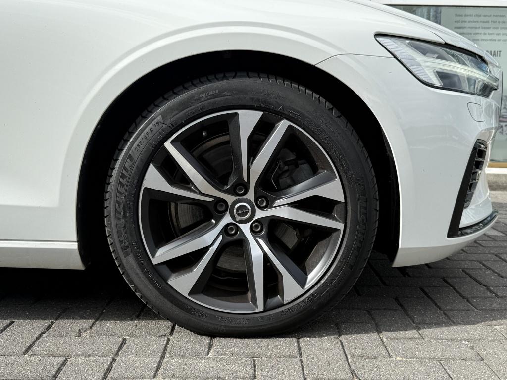 Volvo V60 t6 398pk recharge long ultra dark| pano| 360camera| head-up| awd