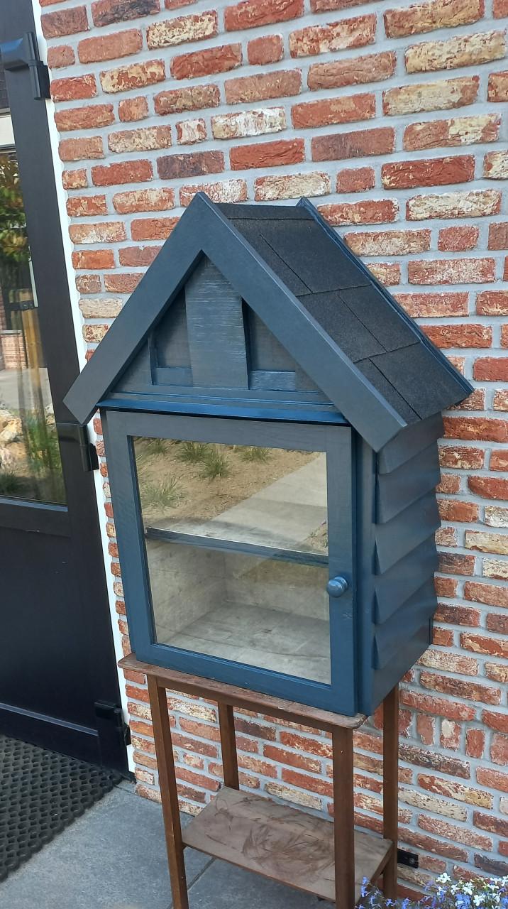 Nieuwe verkoopkast - boekenkast - weggeefkast