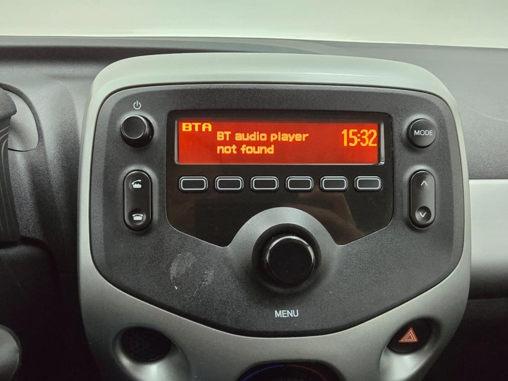 Peugeot 108 occasion in zwart met airco en bluetooth connecten | tweedehand