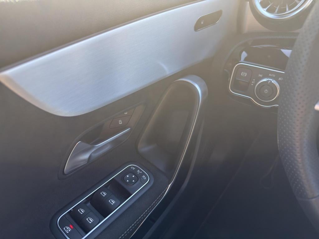 Mercedes-Benz A-Klasse 180 amg line | pano | sfeer | stoelverw. | camera | 