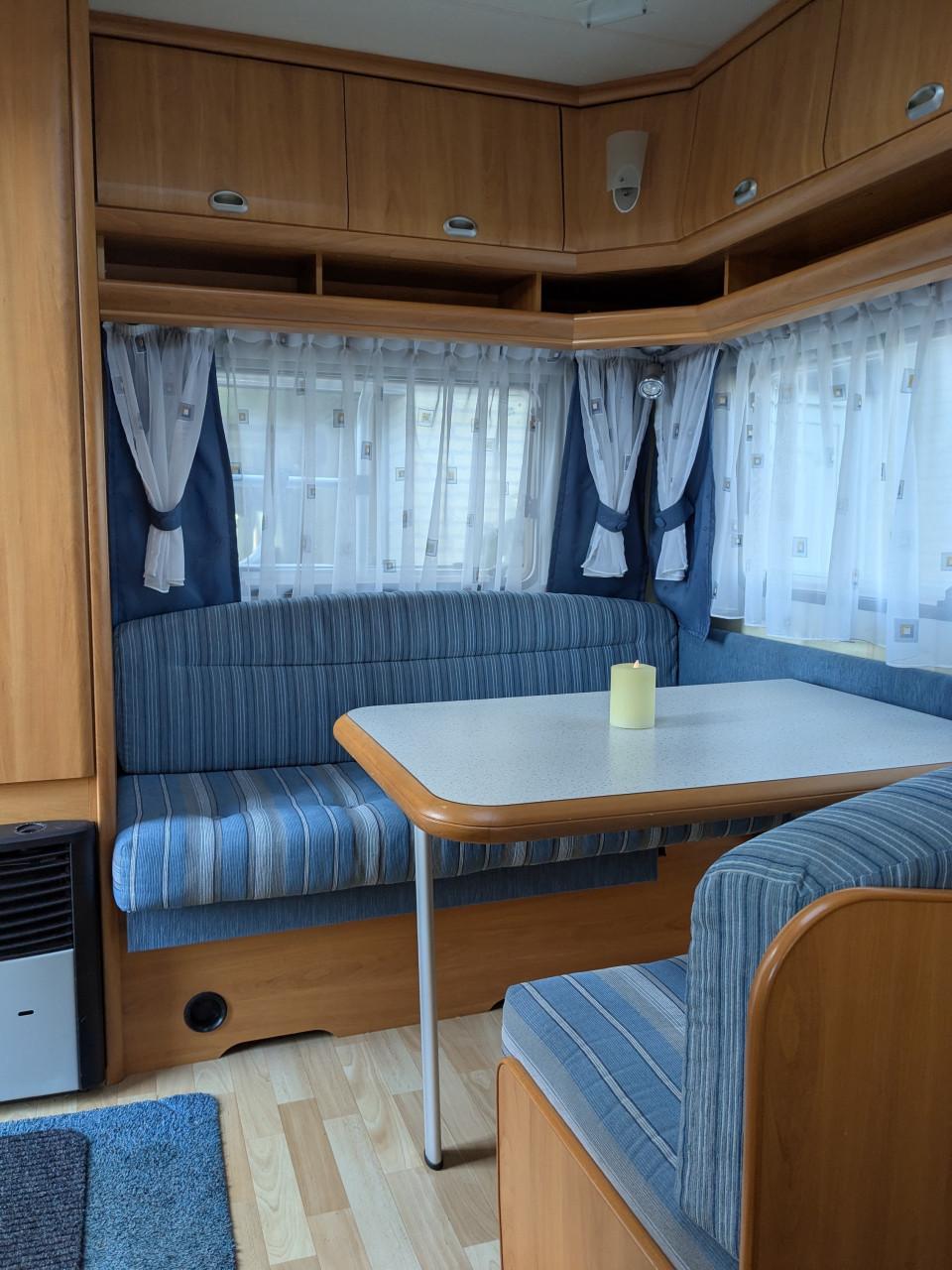 Te koop: nette en complete caravan