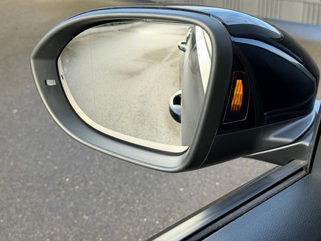 Volkswagen T-roc 1.5 tsi 150pk dsg r-line | camera | keyless | elek. achter