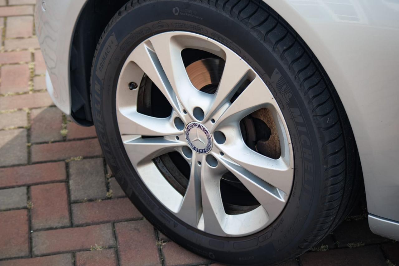 Mercedes C180 W205 2014 Nieuw model (8,2 sec 100) Nieuwstaat! Zuinig!