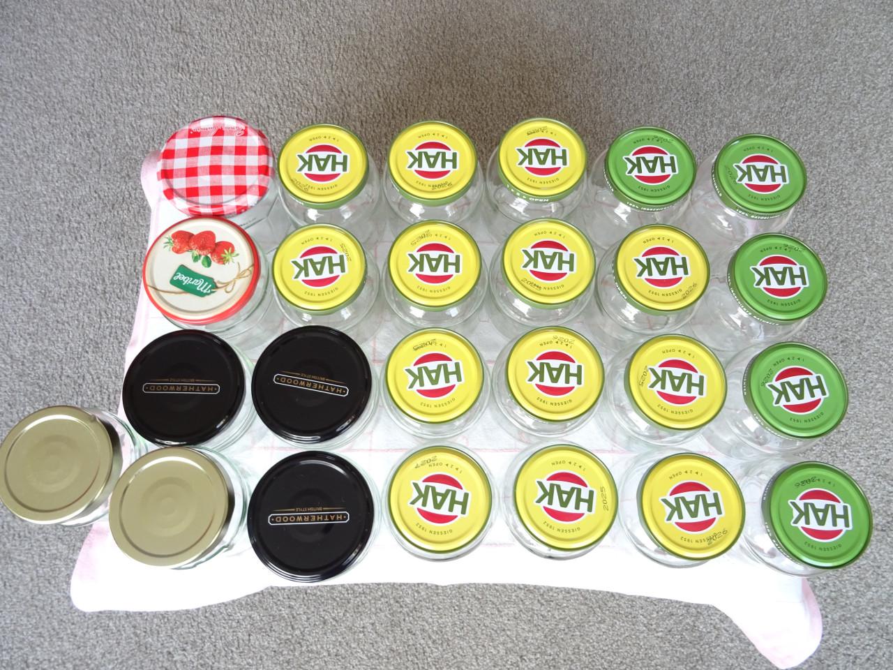 25 stuks  glazen potten voor jam of inmaak  voor  € 5,00